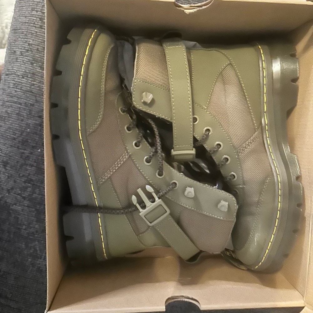 DR.MARTENS SOLD OUT BOOT -popular color
